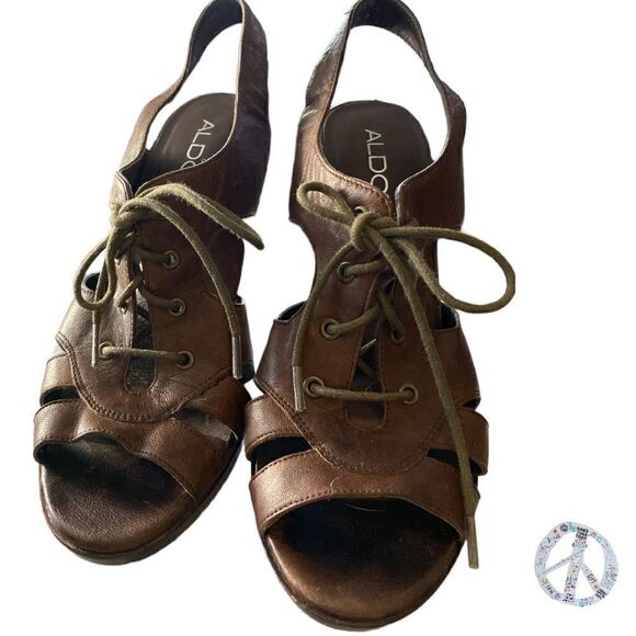 𝅺ALDO-BROWN vintage distressed leather lace up wood heeled sandals. Size 9 - Picture 3 of 12